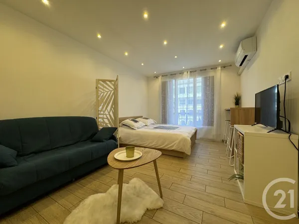 Studio 1 pièce 27 m² 