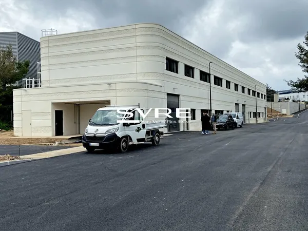 Local industriel 3427 m² 