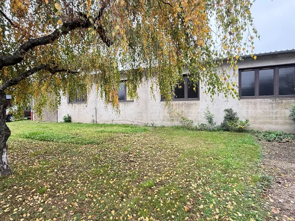 ENTREPOT ET MAISON T9 