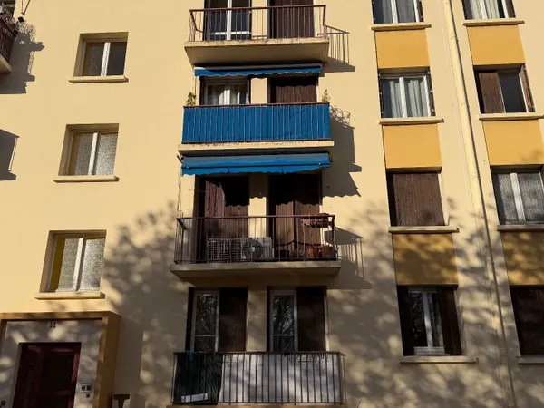 Aix En Provence-Appartement 3 pièces d'une surface de 53 m² environ avec balcon et cave. 