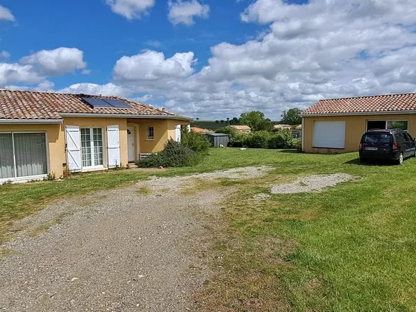 Maison Principale Et Maison D'amis 