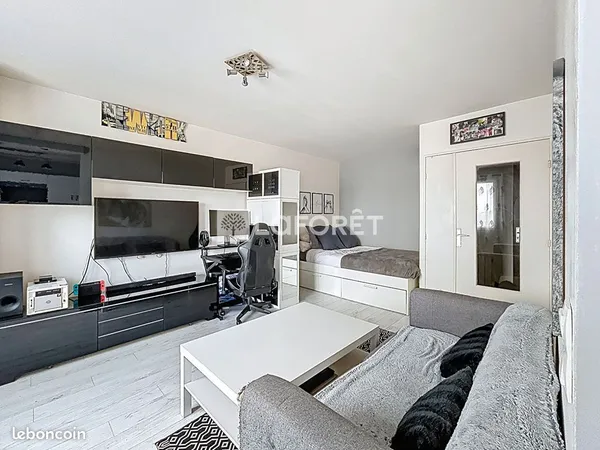 Studio 1 pièce 33 m² 