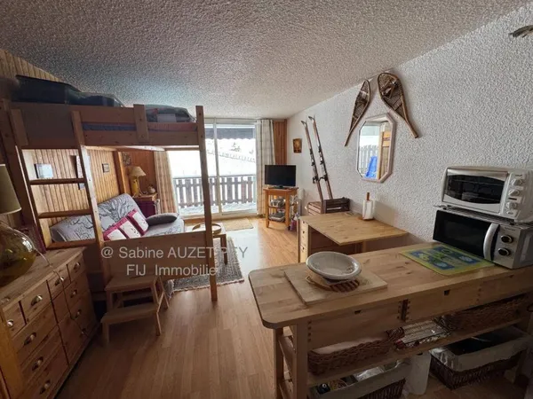 Studio 1 pièce 30 m² 
