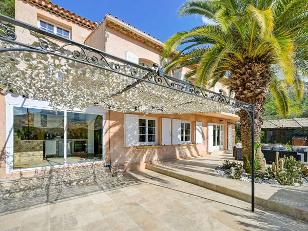 Maison 10 pièces 222 m² 