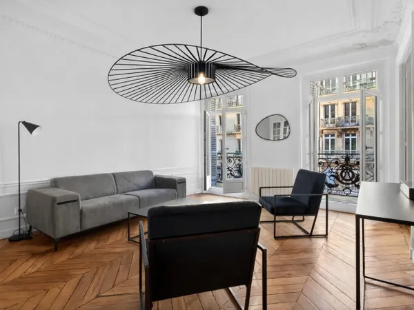 MEUBLÉ - 4 Pièces avec 2 chambres (possible 3) 
