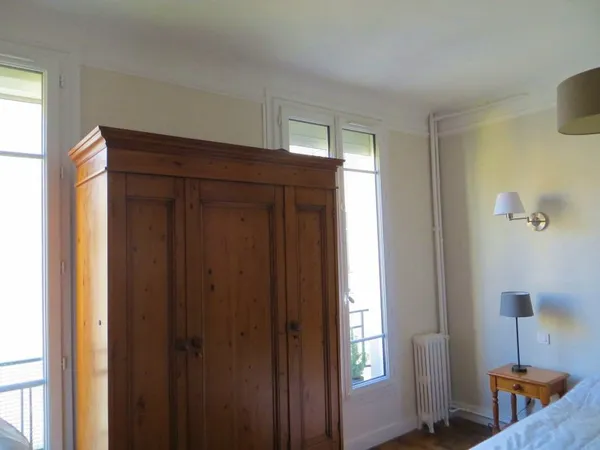 Loue chambre 18m² chez l'habitant, exclusivement à une jeune femme