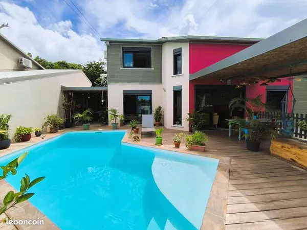 Villa 3 chambres + T2 indépendant avec piscine et jacuzzi à Saint Pierre 