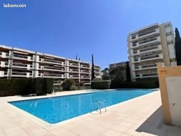 Studio 1 pièce 29 m² 