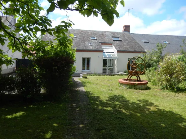 COEUR SAINT CYR EN VAL (Loiret) Appartement entièrement rénové, jardin parking 