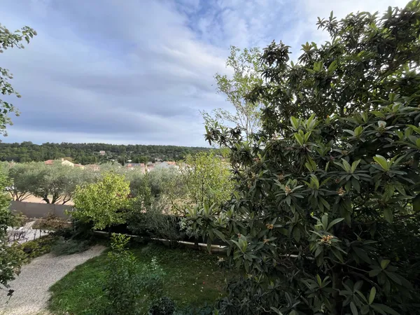TRES BEAU T3 TRAVERSANT AVEC TERRASSE CARNOULES 