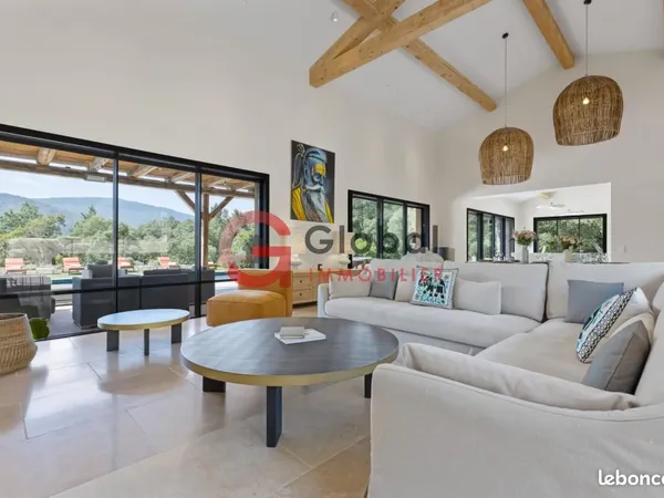 Villa 6 pièces 265 m² 