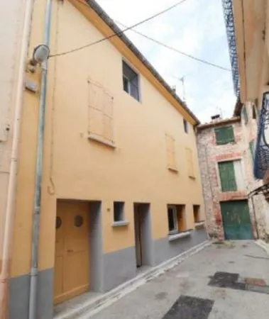 Maison de village T4- 120m2 - 3 chambres + - impasse calme 