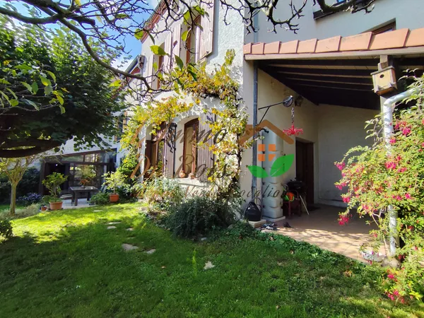 Ensemble immobilier comprenant 2 maisons + 1 appartement 