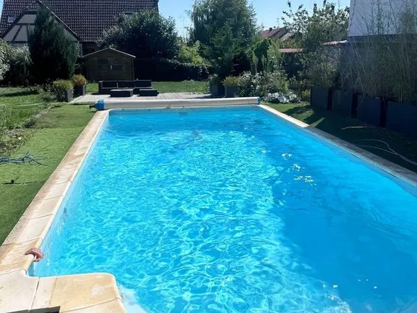 Belle maison familiale 6 pièces - 185 m² avec piscine, garage double et panneaux solaires 