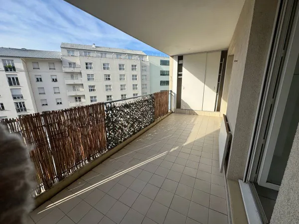 Loue T3 68m² + Terrasse. Lyon 3 proximité Part-Dieu. 1070€ Cc 