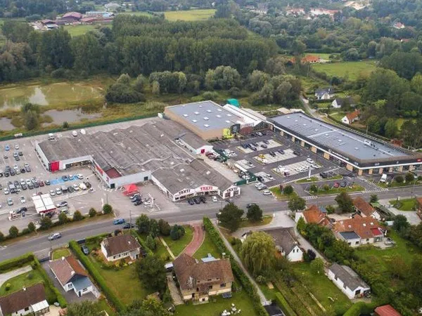 Local commercial 318 m² 