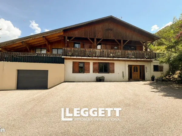 Maison 7 pièces 198 m² 