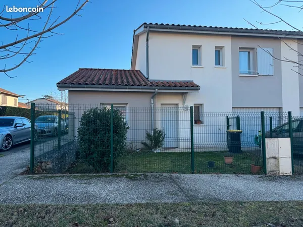 Maison 100 m2 avec Garage, terrasse et cour 