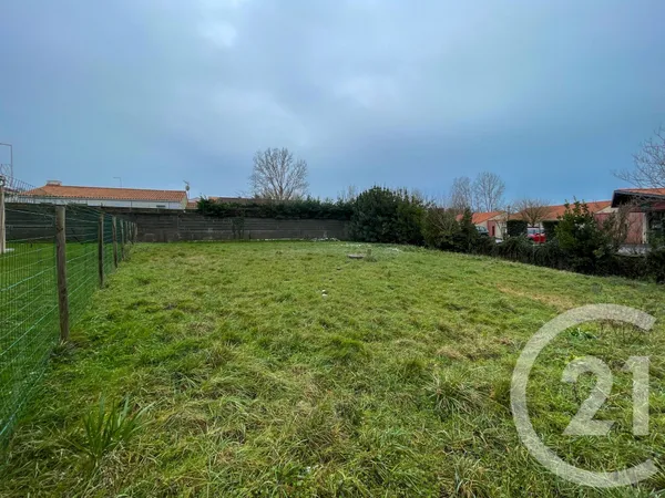 Terrain 687 m² 
