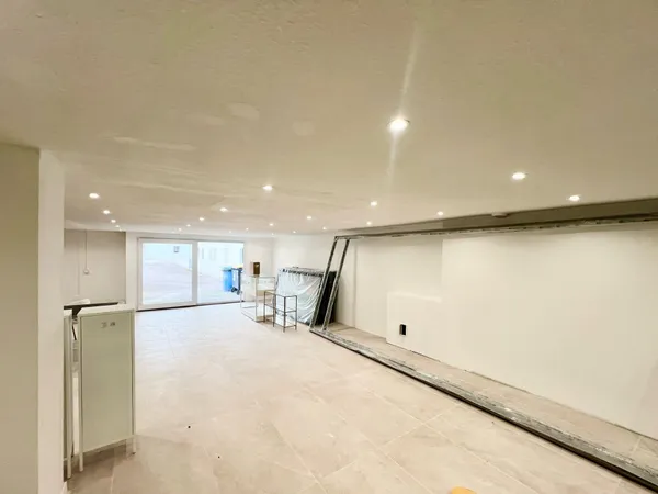 CANNES MURS COMMERCIAUX LIBRES 485m2 RARE 3247EUR/m2 
