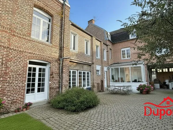 superbe maison bourgeoise rénovée , 4 chambres , jardin , part 