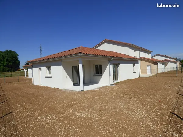 MAISON T4 avec terrasse, garage et terrain de 524 m2 