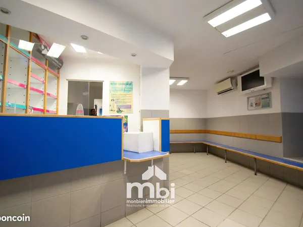 Local commercial 104 m² Fosses 
