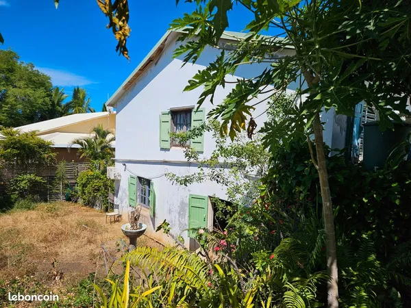 Maison avec beaux volumes, type t8, tres bien située 