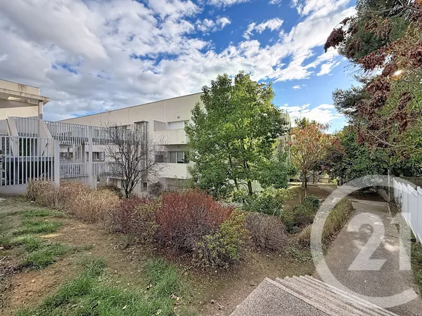 Studio 1 pièce 27 m² 