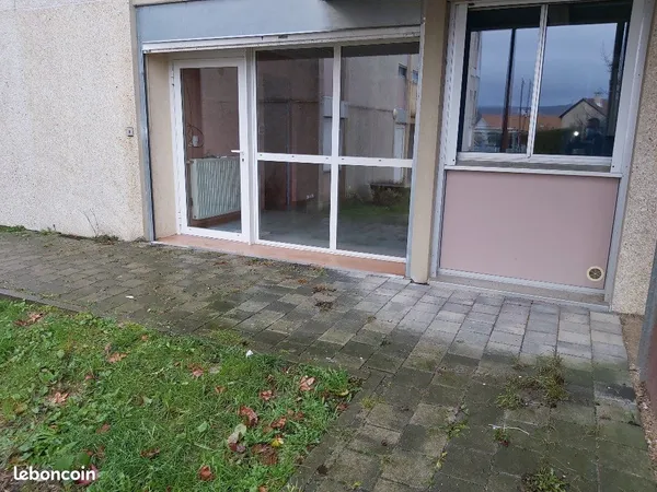 Local bureaux 63 m² 