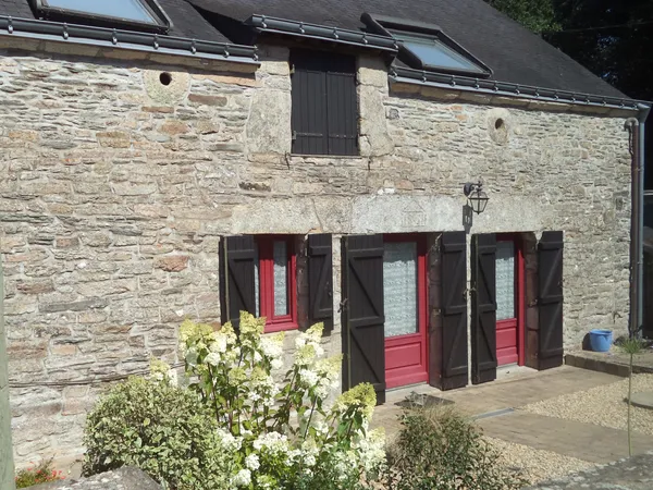 En campagne de VAL D'OUST : cadre bucolique 