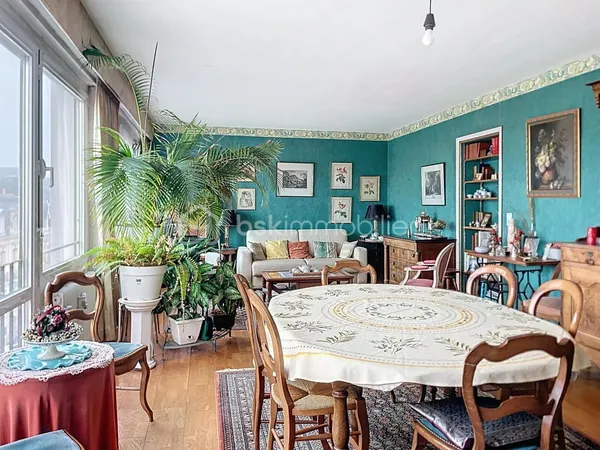 Appartement lumineux de plus de 100 m2 en centre ville de Tourcoing 