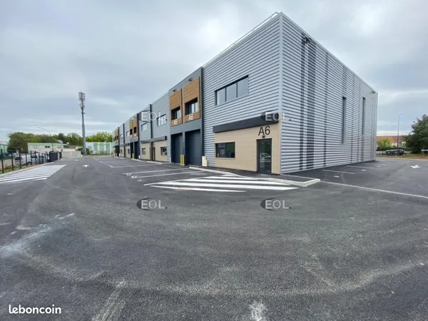 Local d'activité 292 m² 