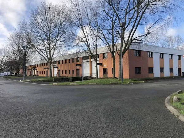 Local d'activité 248 m² 
