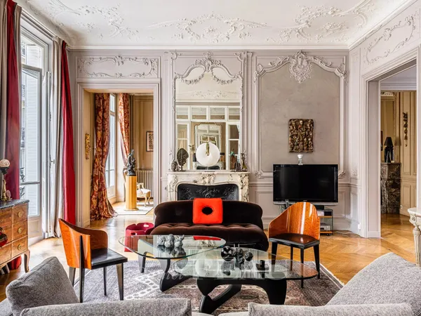 PARIS VIIe - Saint-Thomas-d'Aquin - Appartement familial et de réception 