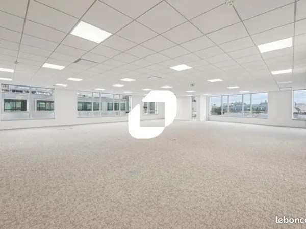 Bureaux 300 m² 