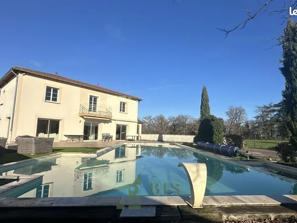 Villa 8 pièces 272 m² 