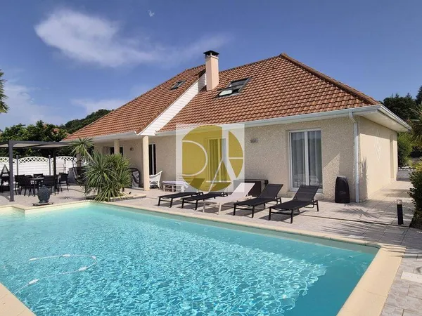 Villa 6 pièces 141 m² 