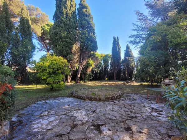 Beau terrain plat Villeneuve Loubet 