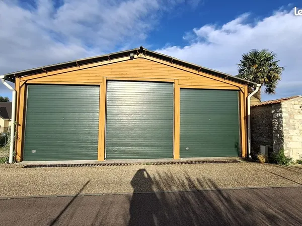 Parking/box 30 m² Saint-Marcel 