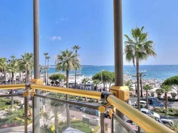 CANNES CROISETTE - LE RELAIS DE LA REINE - 4 PIECES A VENDRE 