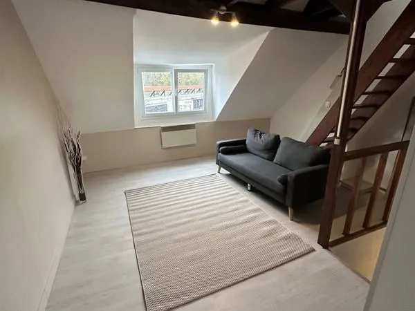 Studio meublé 30m² à Villeneuve d'Ascq, lumineux et TB desservie 