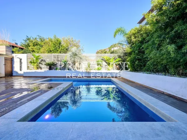 VILLA MODERNE 223M² AVEC PISCINE 
