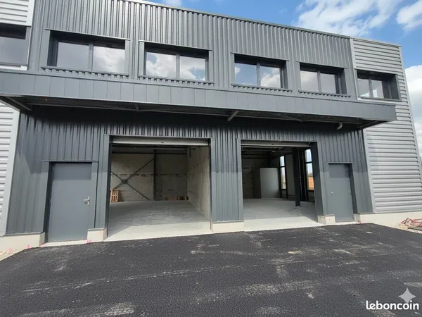 Local d'activité 133 m² 