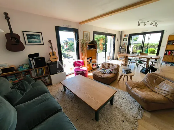 Maison contemporaine en bois à proximité de la mer à Treveneuc 