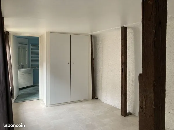 Studio 1 pièce 25 m² 