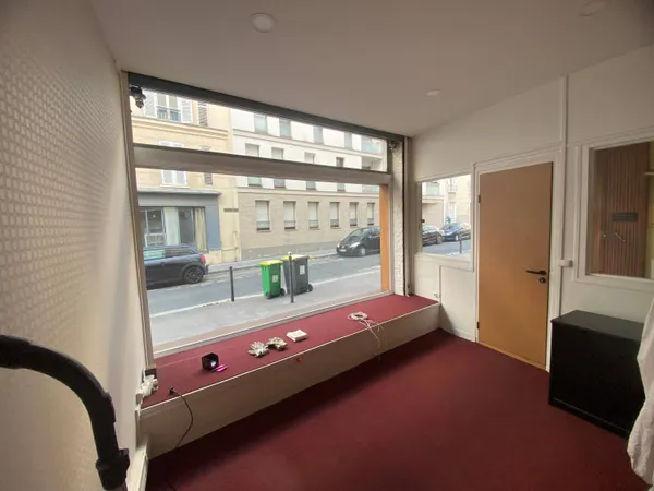 Loue local commercial - 121m² 