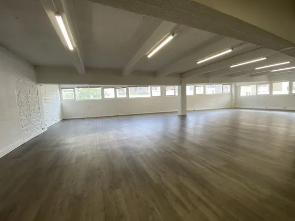 Bureaux - A LOUER - 207 m² non divisibles 