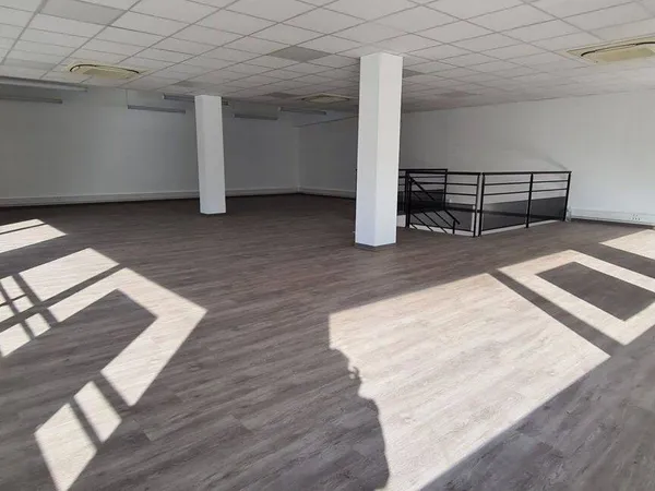 Local commercial 238 m² 