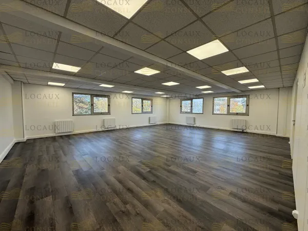 A LOUER - Bureaux 111 m² - SAINT-OUEN-L'AUMÔNE 